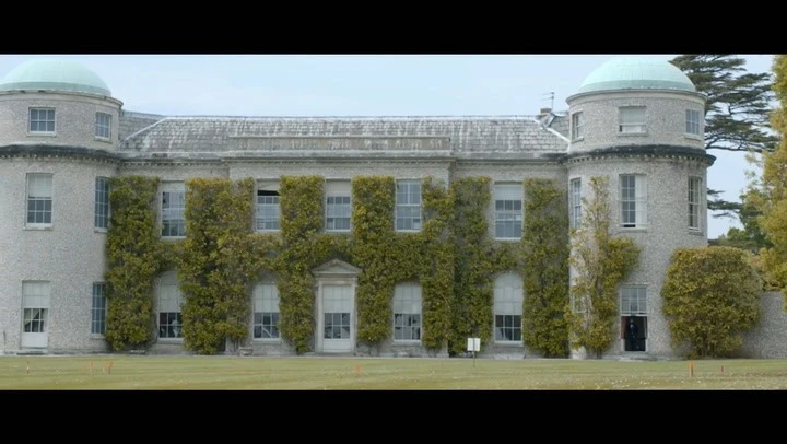 Porsche Cayenne Turbo S contro 911 Turbo S a Goodwood
