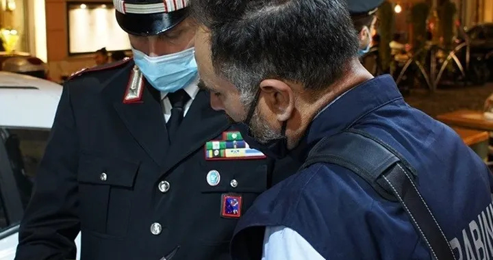Presta soccorso in strada durante l'isolamento Covid: multa di 4500 euro