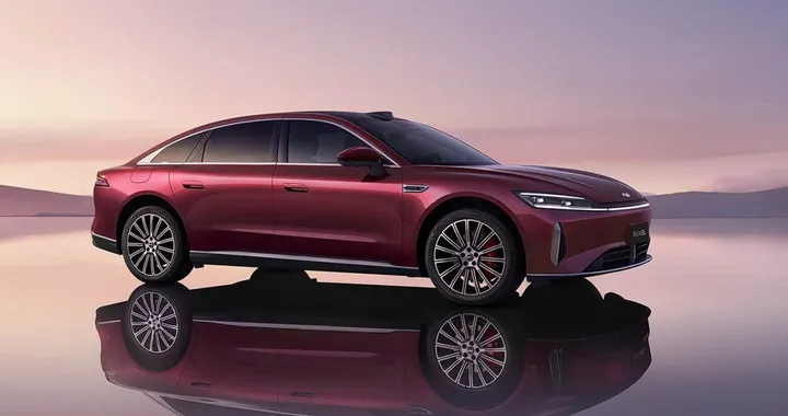 La nuova berlina plug-in è da record: 50mila ordini in un giorno