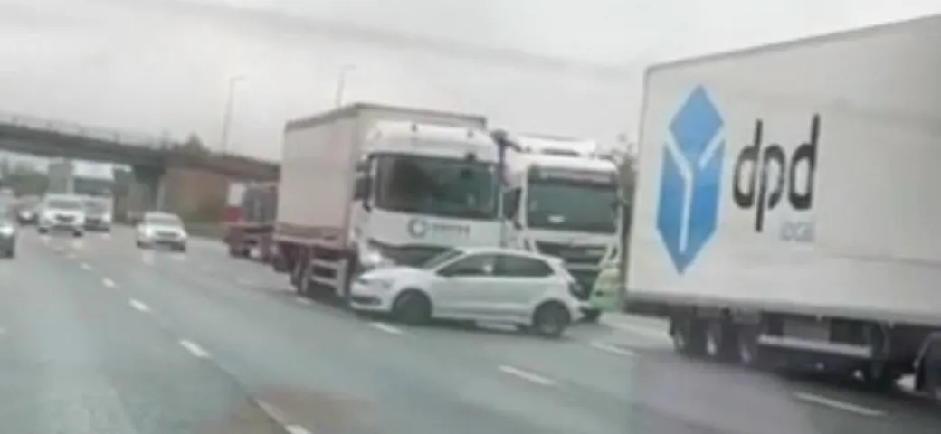 Shock in autostrada: camionista 