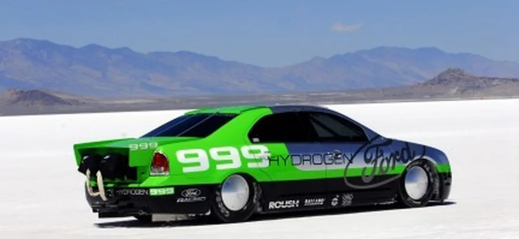 Ford Fusion 999: con 333 km/h è suo il record di velocità per fuel-cell a idrogeno