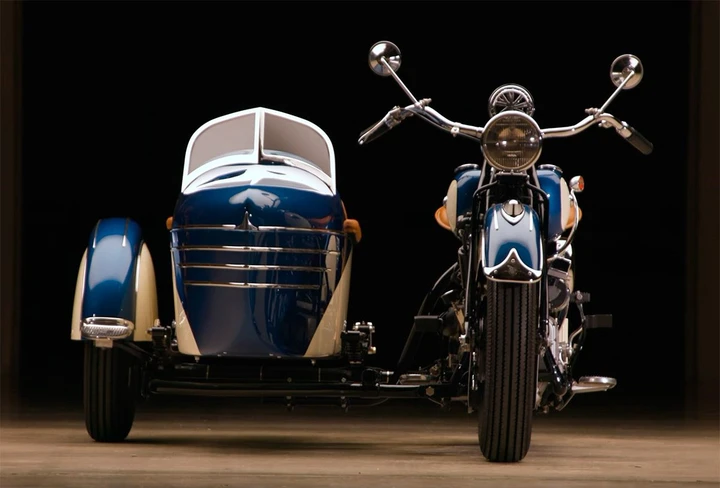Jay Leno ricostruisce la Indian Chief 1940 dopo il grave incidente