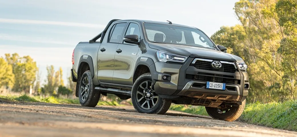 Toyota Hilux 2.8 Invincible: la prova su strada