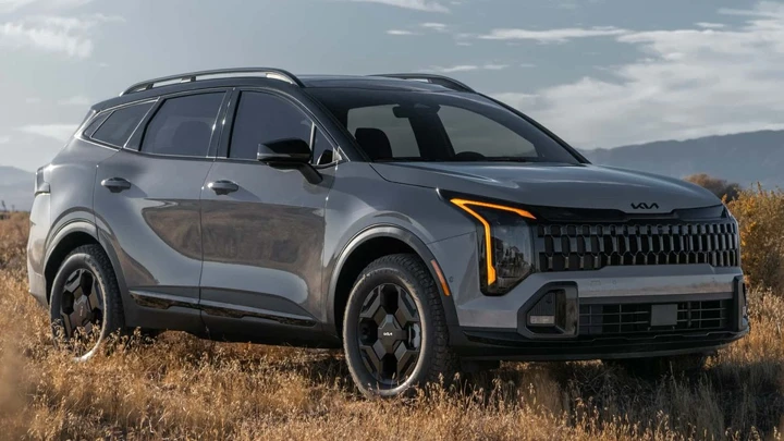 Kia cresce nel 2026 grazie a SUV e ibride, mentre le elettriche rallentano
