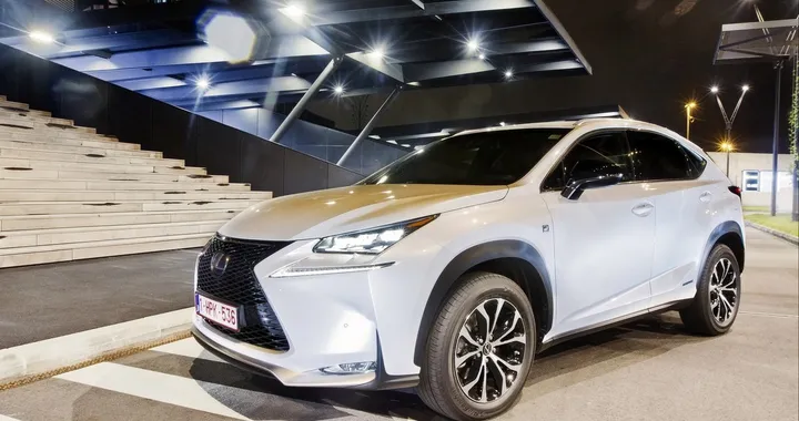 Lexus NX: ecco quella con le ruote di ghiaccio [Video]
