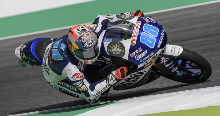 Moto3 Mugello, Martin beffa Bezzecchi e Diggia