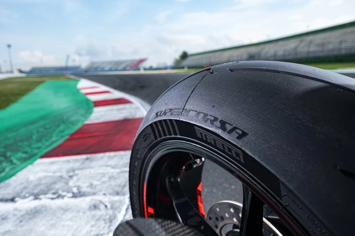 diablo-supercorsa-sc-v4-action