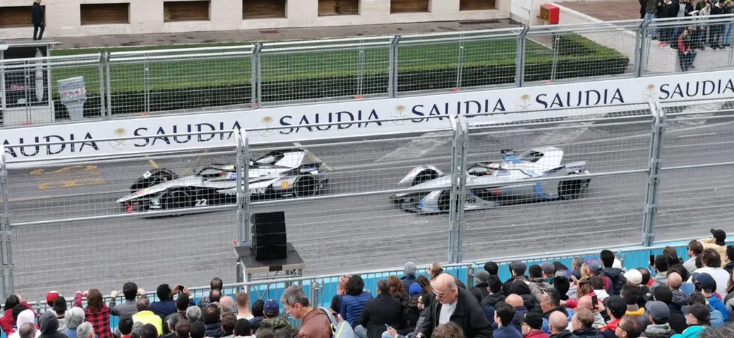 Formula E: maxi-incidente a Roma, bandiera rossa e macchine distrutte