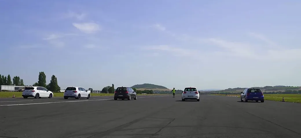 Volkswagen Golf R: chi vince la drag race fra le varie generazioni?