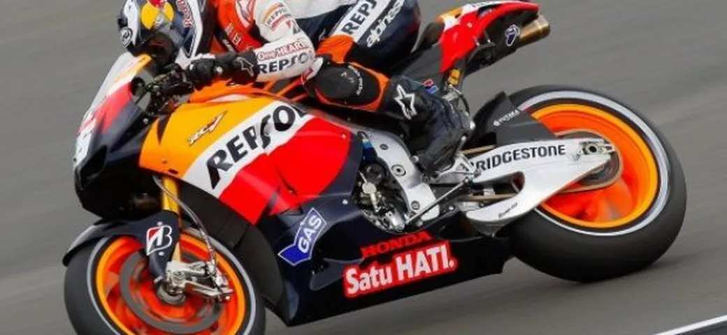MotoGP: FP2 fotocopia ma distacchi inferiori, Pedrosa davanti seguito da Stoner e Simoncelli. Rossi migliora fino al 7° posto