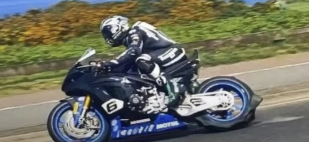 NW200: Michael Dunlop, esplode la gomma a 300 km/h