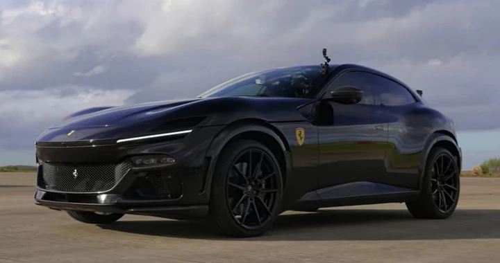 Drag race Lamborghini Urus Ferrari Purosangue