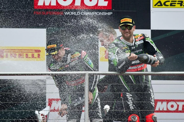 SBK Donington 2016: Sykes si impone su Giugliano in Gara-1, Rea 3°