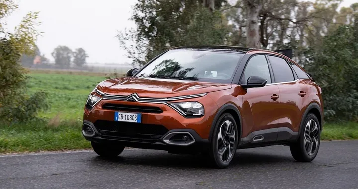 Citroen C4 ed e-C4: prima prova, allestimenti e prezzi