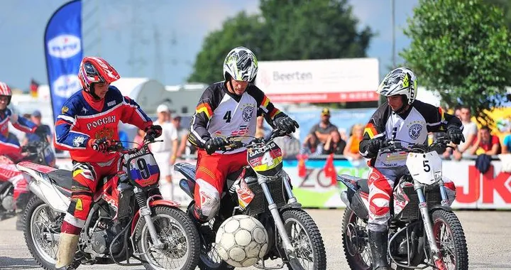 Motoball: quando il calcio incontra il motocross [Video]