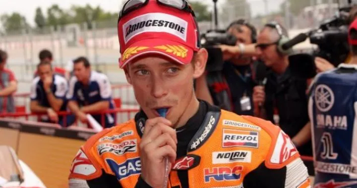 MotoGP Silverstone: Stoner devastante sotto il diluvio. Dovizioso ed Edwards sul  podio. Rossi sesto (+1'04.526)