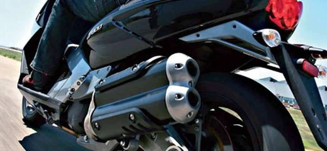 Motociclismo prova il nuovo Gilera GP800