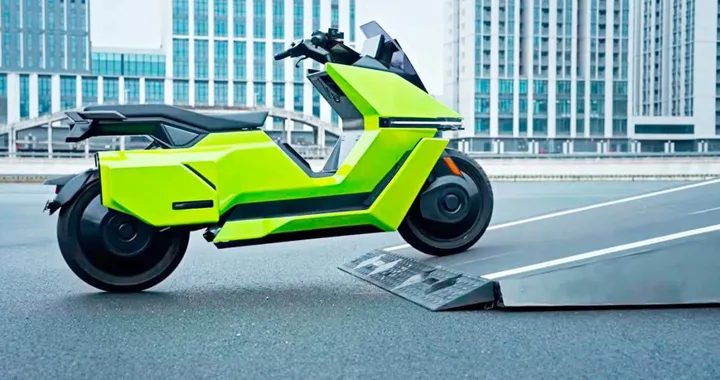 La moto elettrica "autobilanciante" entra in produzione di massa