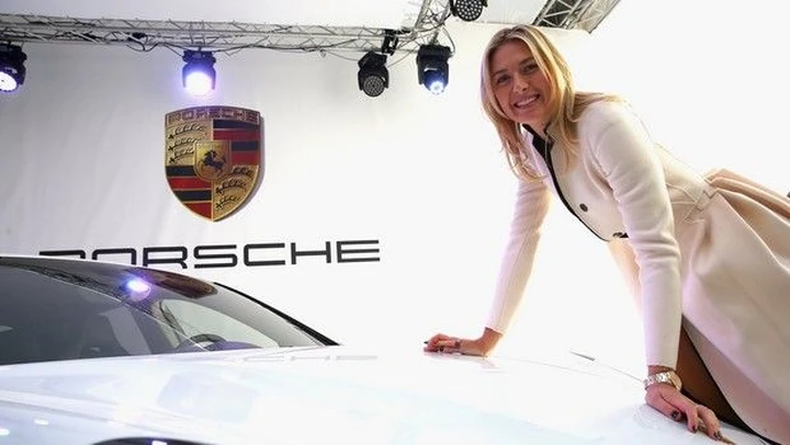 Porsche Panamera GTS by Maria Sharapova in video