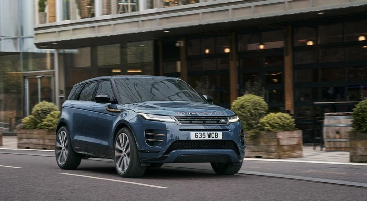Range Rover Evoque 2024: il SUV compatto di lusso si aggiorna [FOTO]