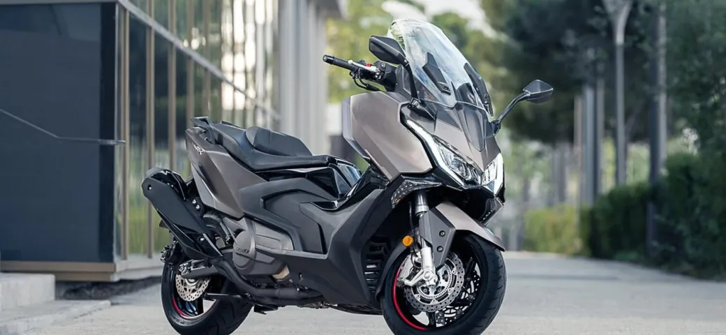 Kymco AK 550: prestazioni e convenienza sfidano il TMax Yamaha