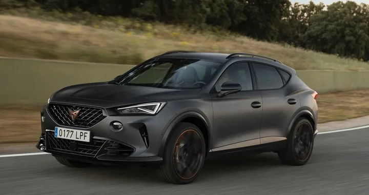 Cupra Formentor VZ5 e Cupra Born: protagoniste al Cupra Garage Milano in occasione di Eicma 2021
