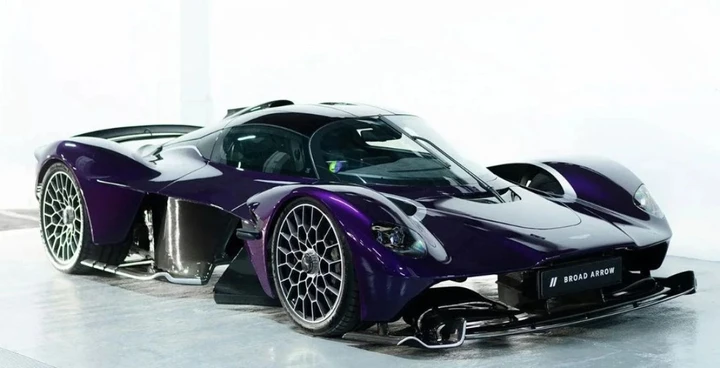 Compra una Aston Martin Valkyrie, ma la vende dopo 100 km