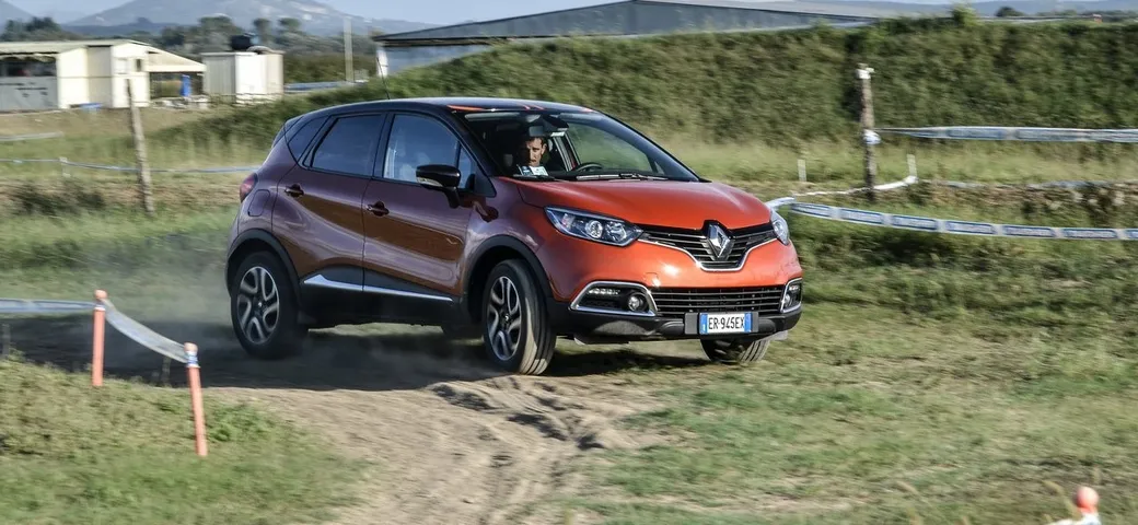 Renault Captur 900 TCe 12V 90 CV S&S Energy R-Link: video prova su strada e... il 