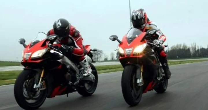 Aprilia RSV4 Factory Test: "che moto!"