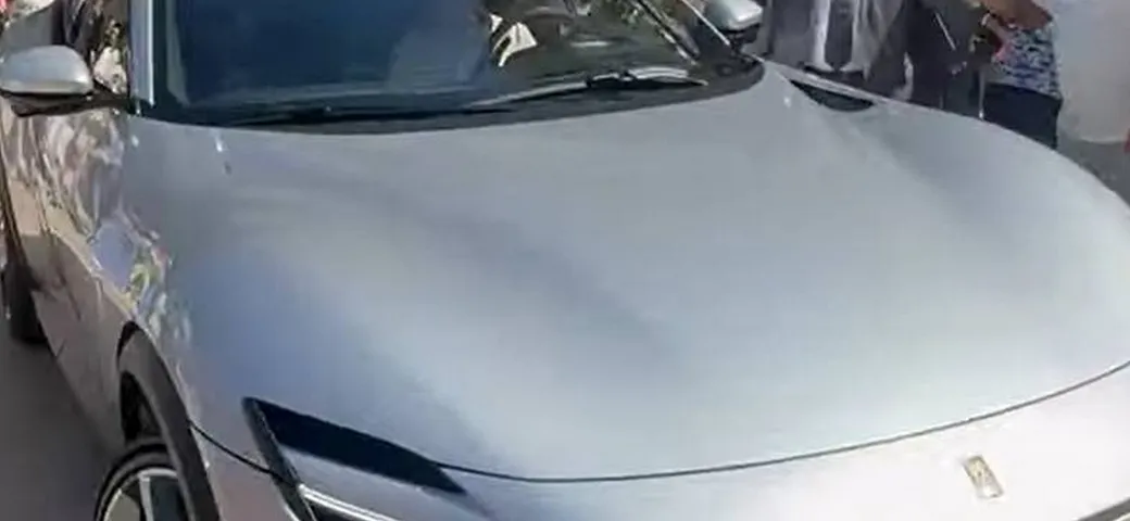 Charles Leclerc con la sua nuova Ferrari Purosangue a Monte Carlo | Video