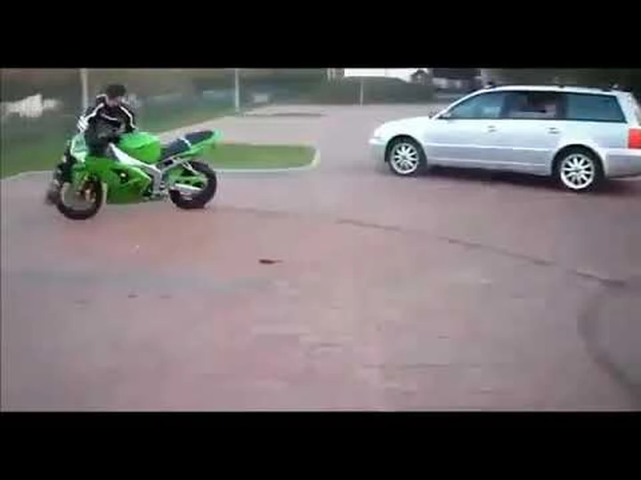 Spettacolare incidente in moto per il matador a 2 ruote [Video]