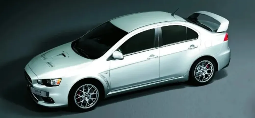 Mitsubishi Lancer Evolution X: la berlina compatta che sfida le hypercar