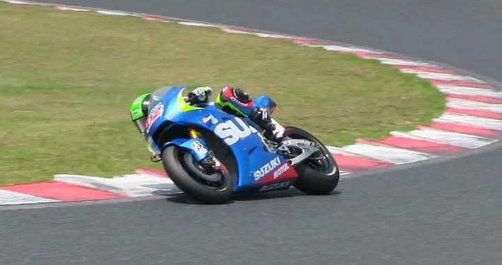 Suzuki MotoGP 2015, Eugene Laverty con la XRH-1: prime immagini dal Giappone