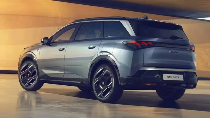Peugeot 5008 è il SUV da 7 posti preferito: almeno in Francia