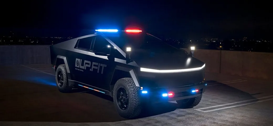 Tesla Cybertruck con sirene, lampeggianti e opzioni tattiche per la polizia