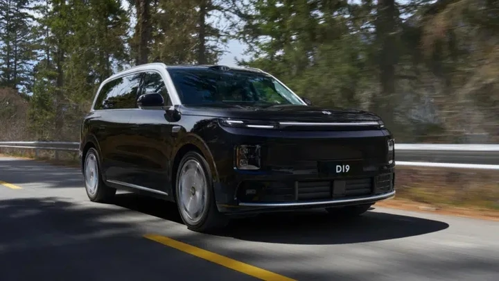 Leapmotor D19 debutta in Cina: batteria record da 80 kWh e 500 km EV