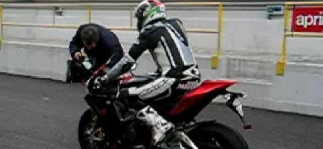 Aprilia RSV4 Factory Test: il sound del nuovo V4 in versione stradale