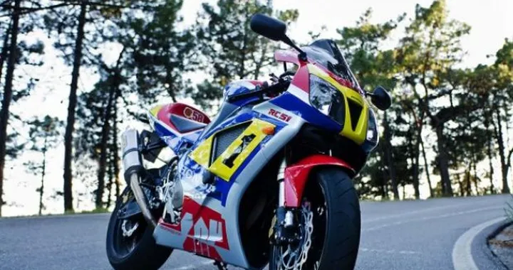 Special: VTR 1000 SP1 - RC51 Freddie Special Livery