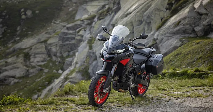 Ducati Multistrada V2 S 2024: debutta la nuova livrea Black &amp; Street Grey [FOTO]