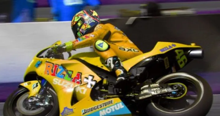 Foto del giorno: Rossi sulla Suzuki GSV-R!