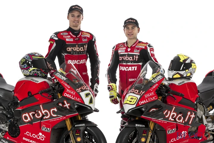 SBK 2019: Aruba.it Ducati toglie i veli alla Panigale V4 R