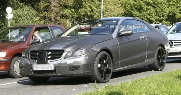 Mercedes Classe E Coupè: inizia lo striptease