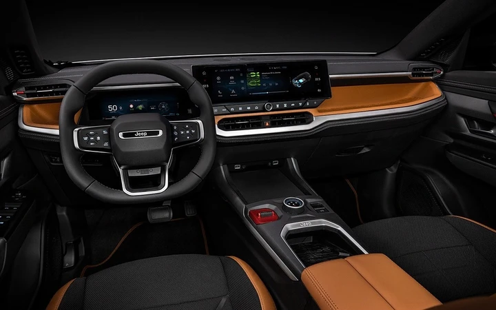 Nuova Jeep Renegade, anteprima sugli interni: bel salto di qualità
