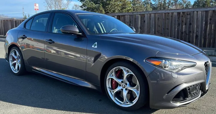 Negli USA c'è un'Alfa Romeo Giulia Quadrifoglio a meno di 20.000 dollari: un sogno alla portata