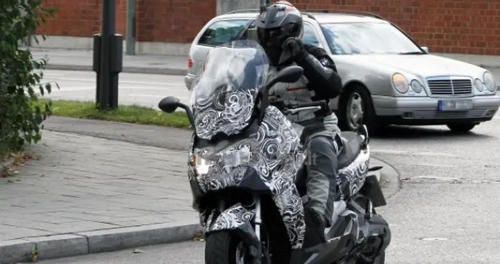 BMW Scooter 2012: nuove foto spia