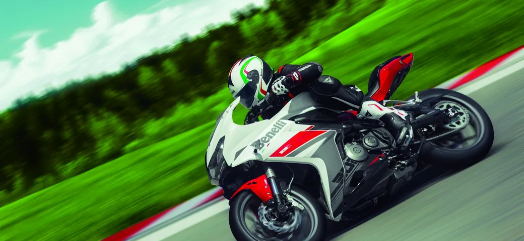 Benelli presenta la nuova 302R
