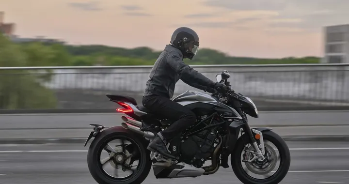 MV Agusta Brutale 1000 RS: l'hypernaked si fa più accessibile
