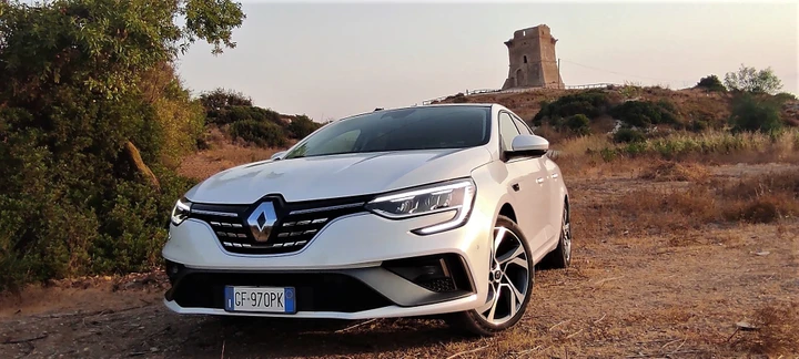 Renault Megane E-Tech Plug-In Hybrid: la prova su strada