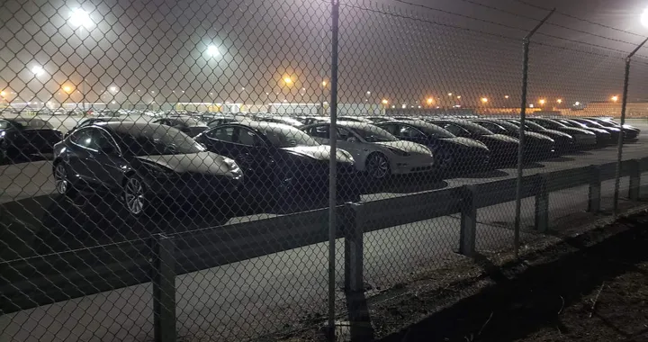 Auto elettriche: Tesla non rispetta i tempi di consegna