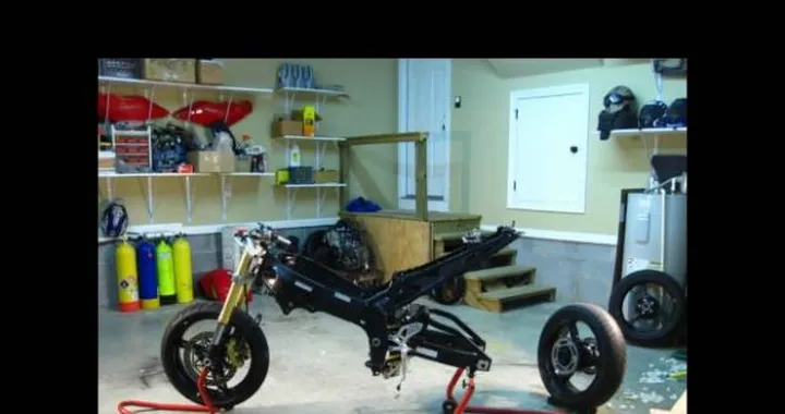 GSX-R self-assembling, quando le moto si costruiscono da sole